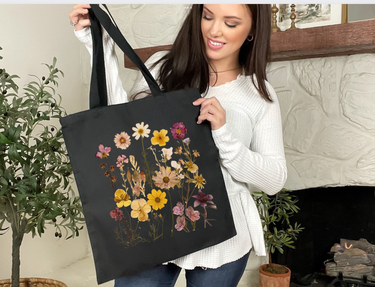 Wildflowers Graphic Canvas Tote for Women, Floral Bag, Boho Wildflowers Cottagecore Shirt,Vintage Botanical sack