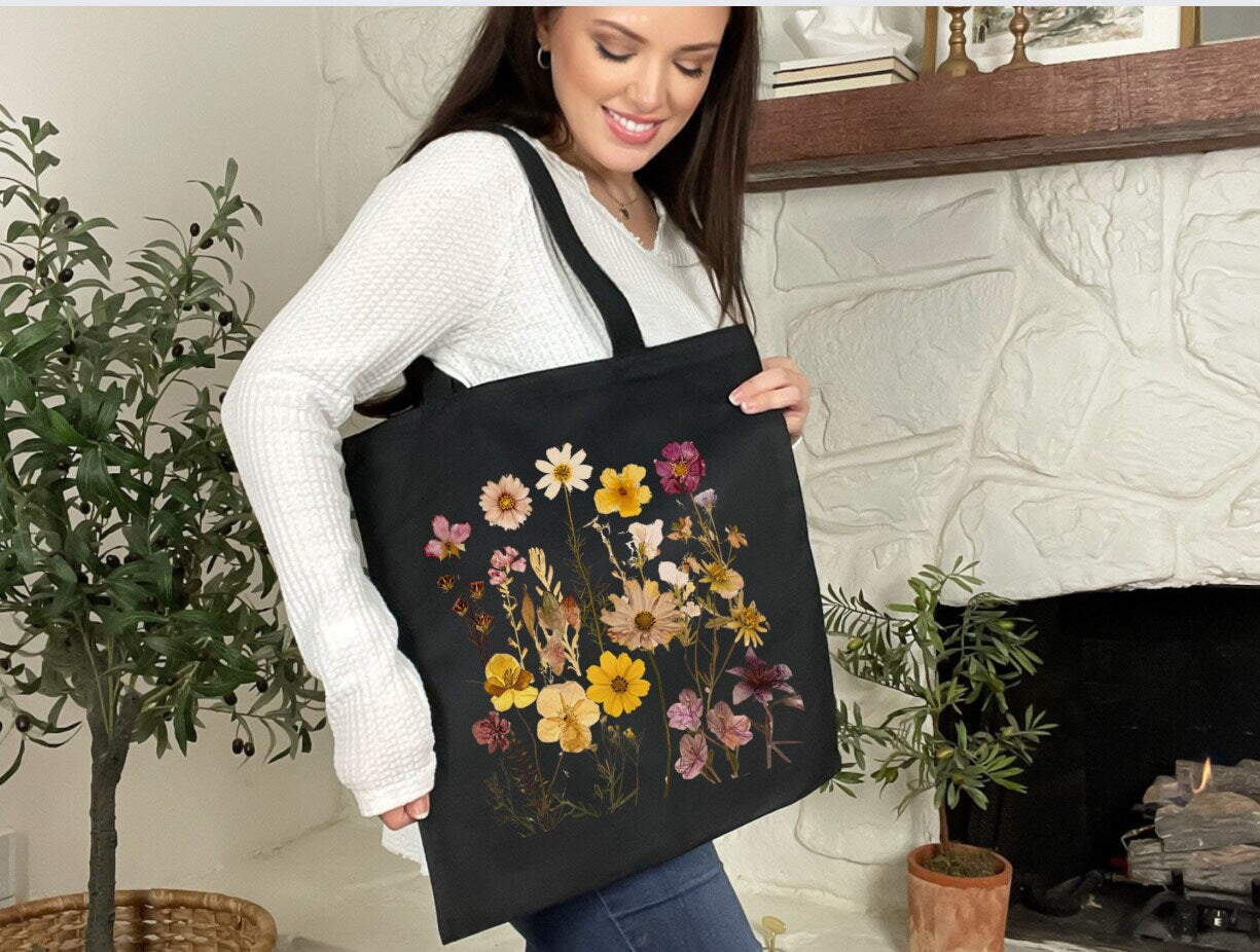 Wildflowers Graphic Canvas Tote for Women, Floral Bag, Boho Wildflowers Cottagecore Shirt,Vintage Botanical sack